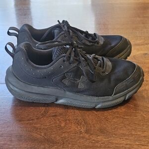 Under Armour Charged Assert 10 Running Shoe in Black Size 8.5 Mens